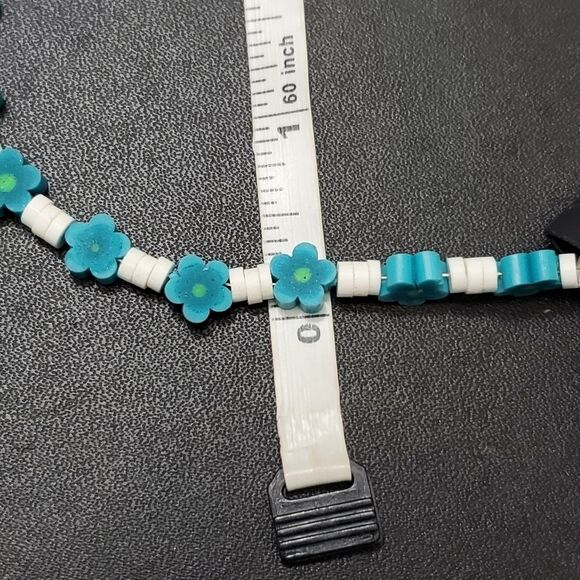 Blue, green and white flower necklace - Picture 6 of 11